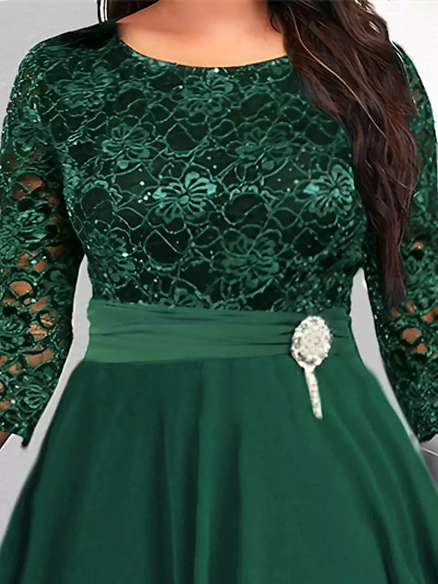 Green Lace Party Dress for Plus Size Women with 3/4 Sleeves and V-Neck