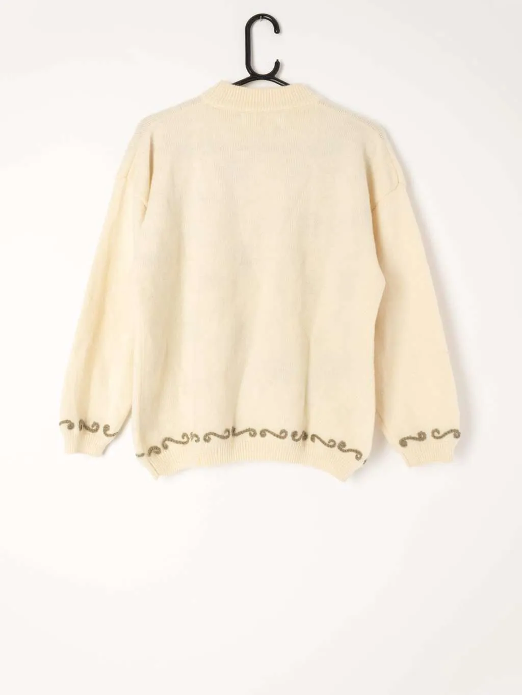 Womens vintage thick woollen jumper in cream with flower embroidery – Large